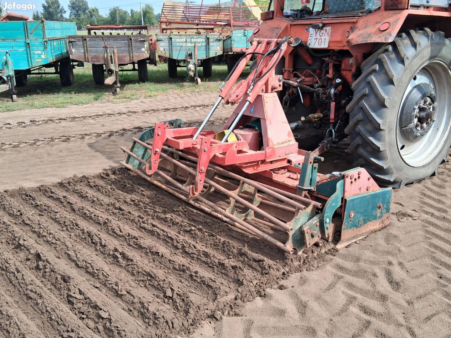 Vogel&Noot 2,5 méteres forgóborona hidraulikus vetőgép konzollal