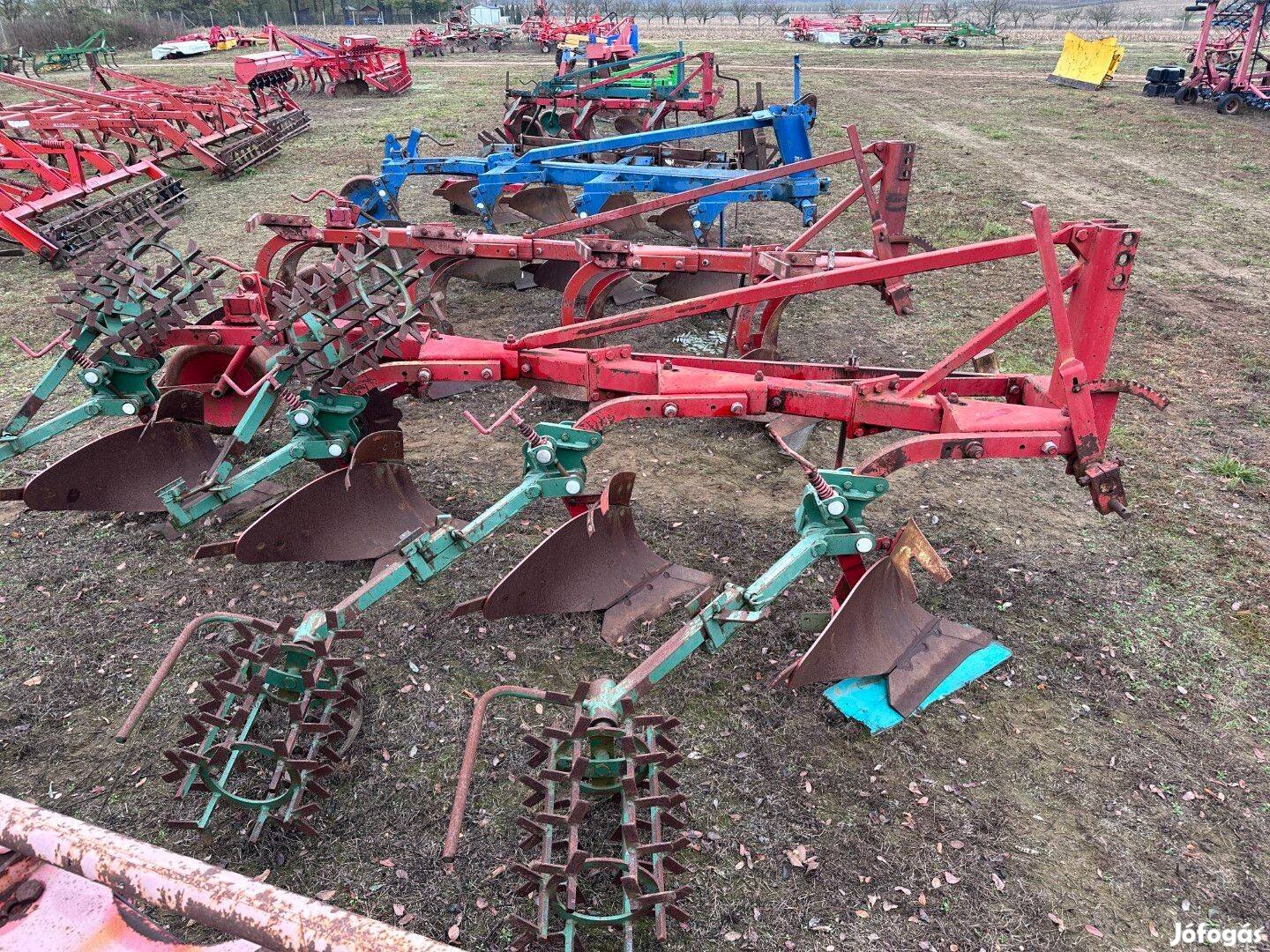 Vogel Noot Farmer "L" 4 vasú eke IH, Kühne, Lajta, Lemken