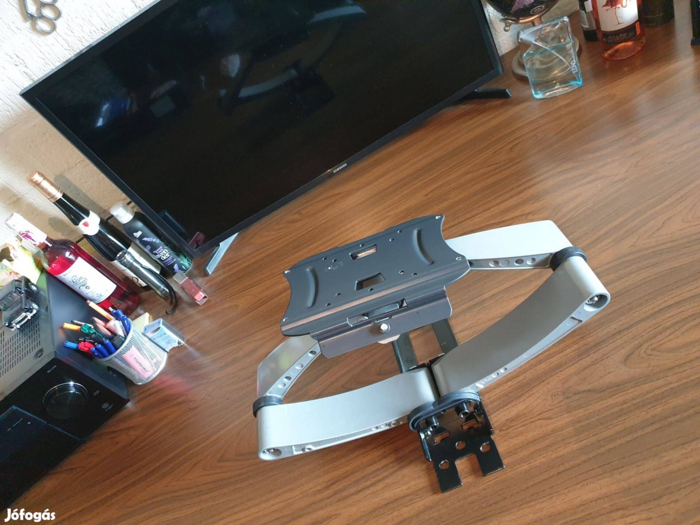 Vogels EFW 6245 TV konzol 25kg teherbírással, fali tartó,