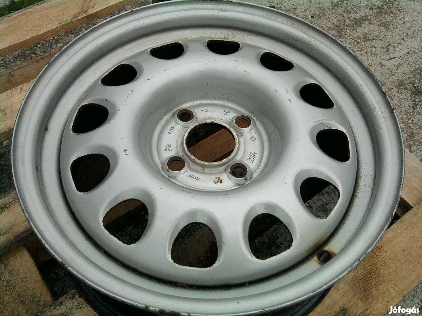 Volkswagen 15-ös 4x100-as acélfelnit keresek
