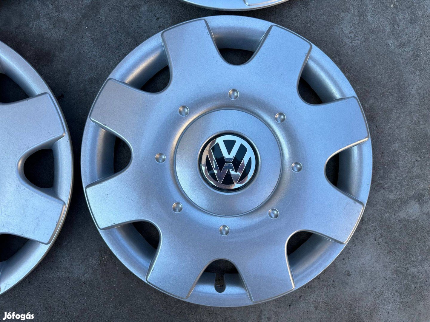 Volkswagen 16-os gyári disztárcsa szép állapotban!