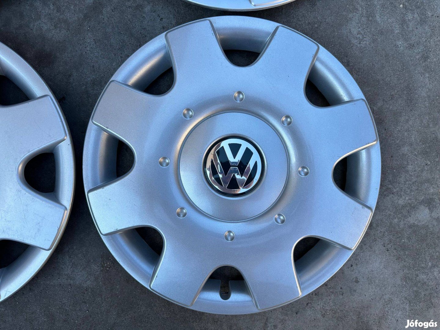 Volkswagen 16-os gyári disztárcsa szép állapotban eladó!