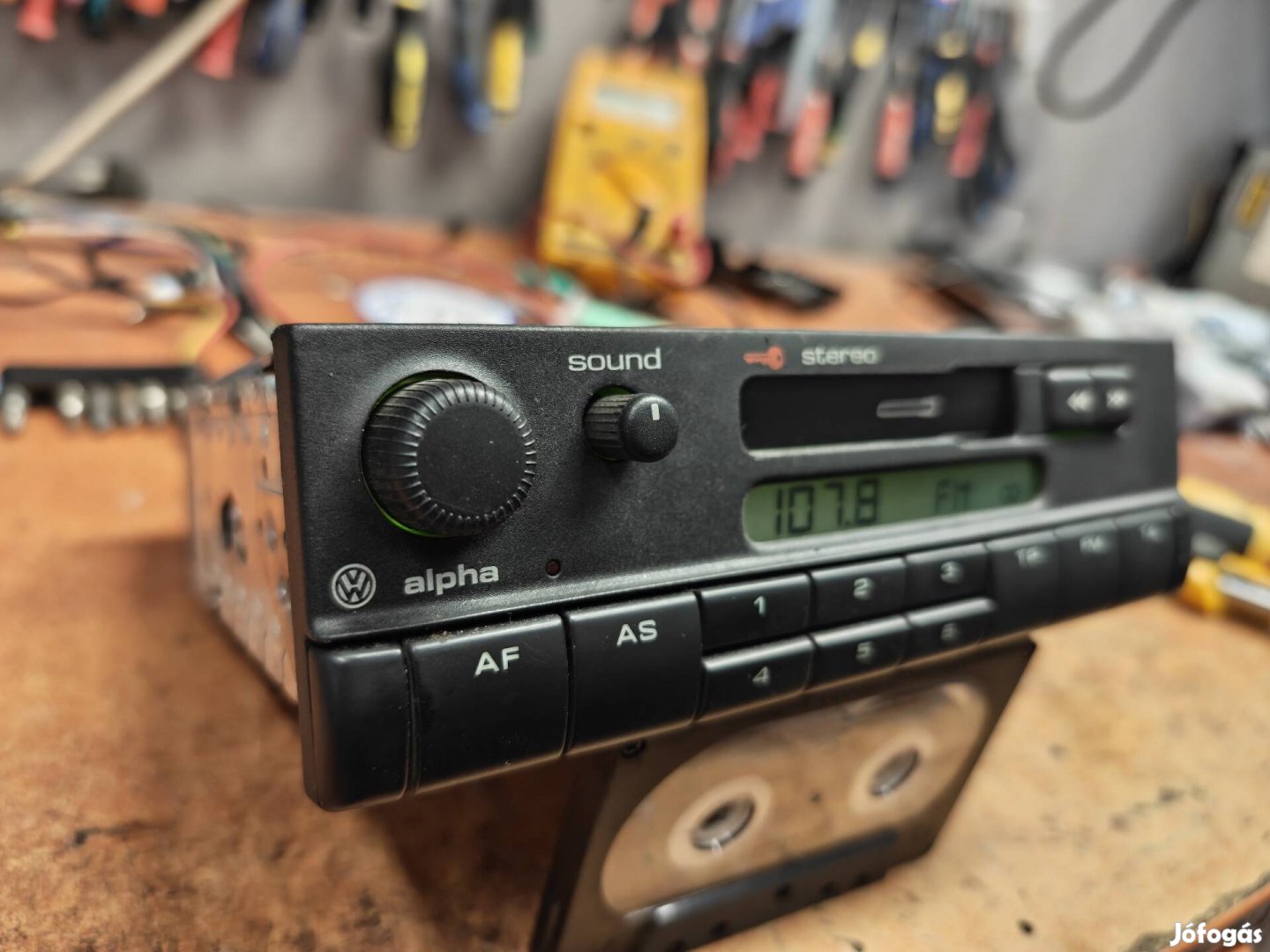 Volkswagen Alpha IV zöld világítással