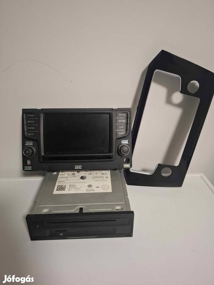 Volkswagen B8 Passat Kijelző + Fejegység