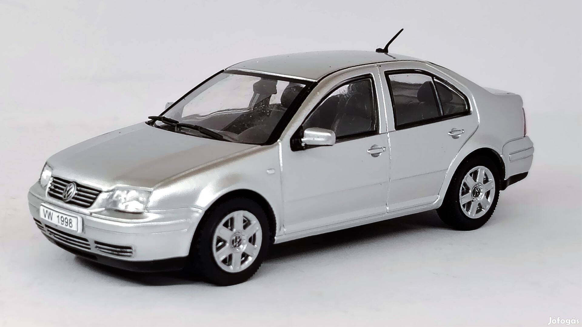 Volkswagen Bora modellautó 1:43 új bontatlan eladó