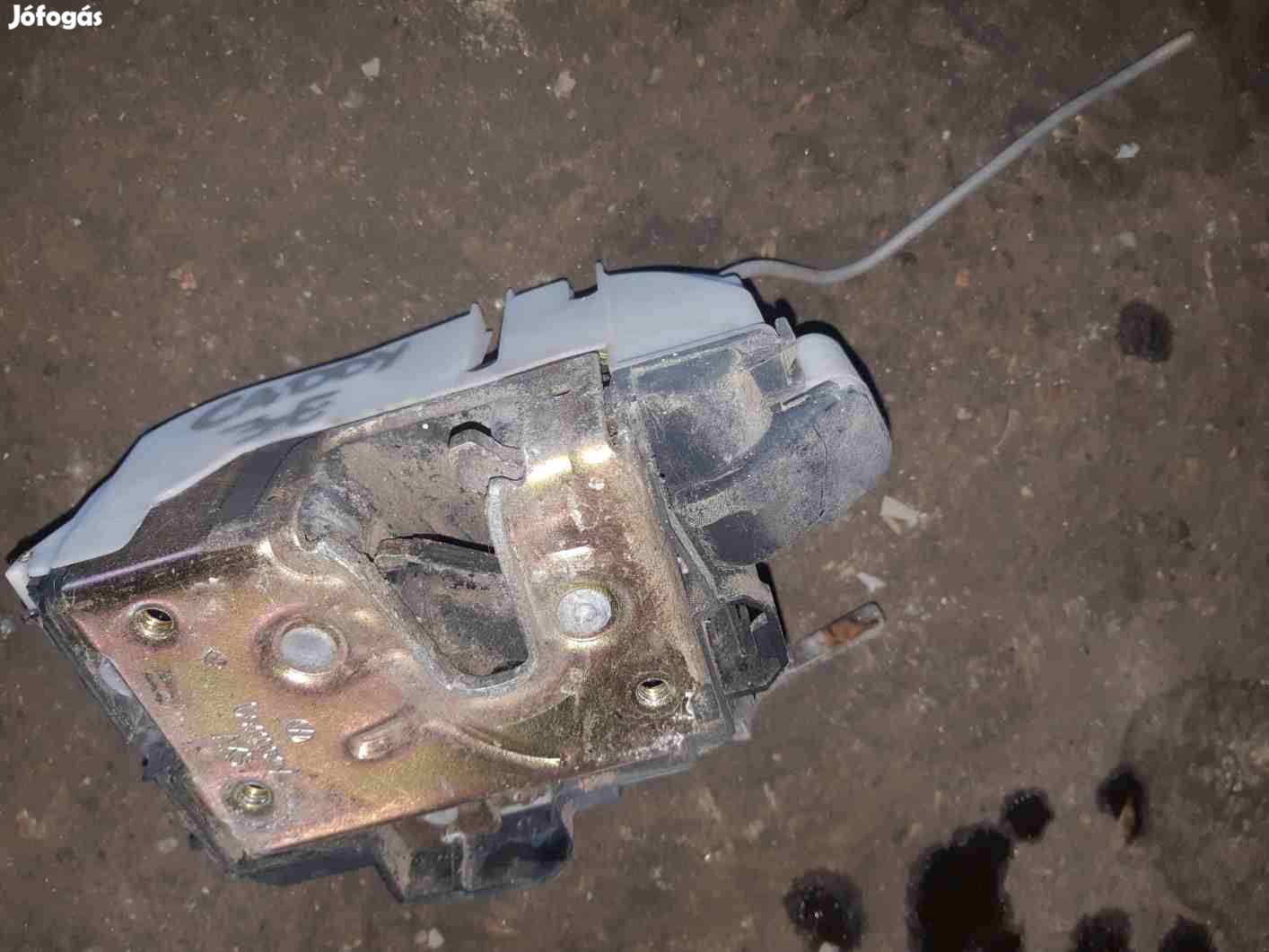 Volkswagen Caddy 95-02 Jobb Első Ajtó Zárszerkezet