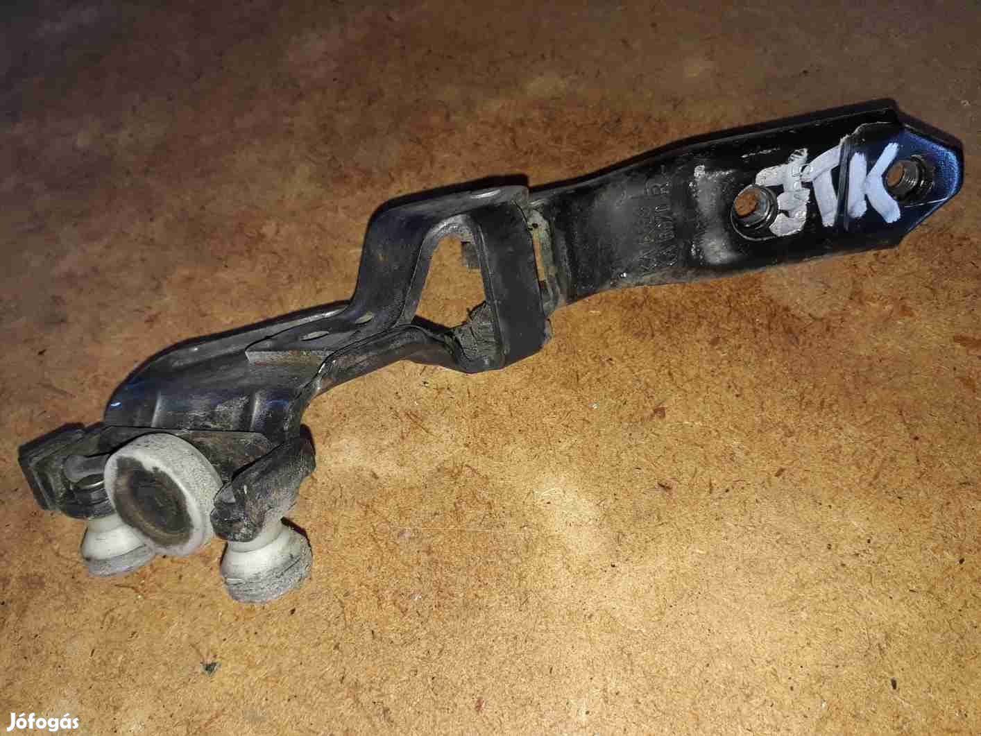 Volkswagen Caddy III 03-09 Jobb Tolóajtó Középső Görgő