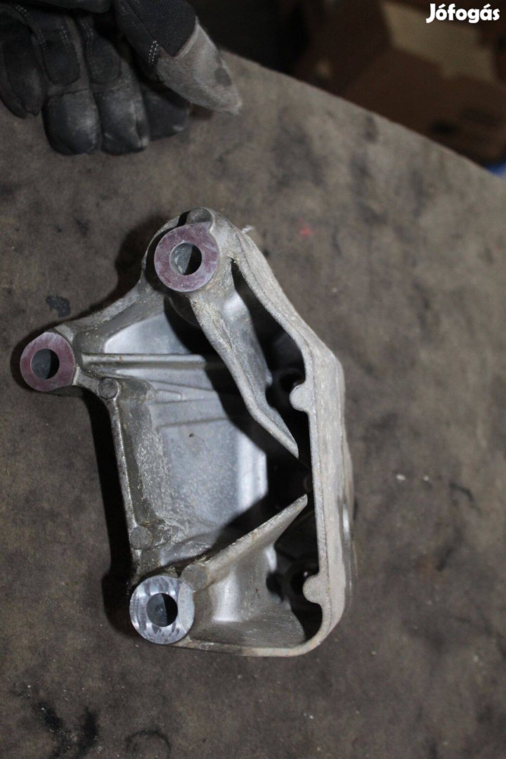 Volkswagen Caddy III Typ 2K Motortartó bak