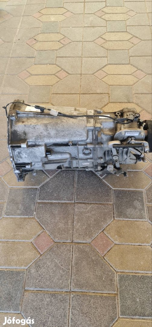 Volkswagen Crafter 6 sebességes váltó.