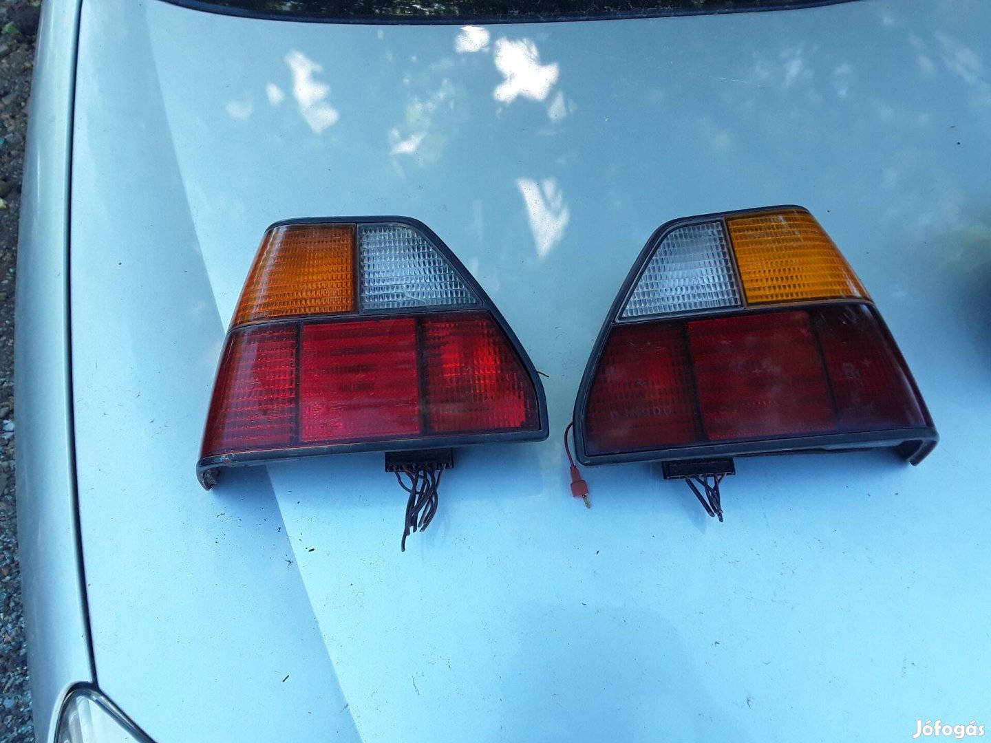 Volkswagen Golf 2 hátsó lámpa párban.(képén látható hibával).