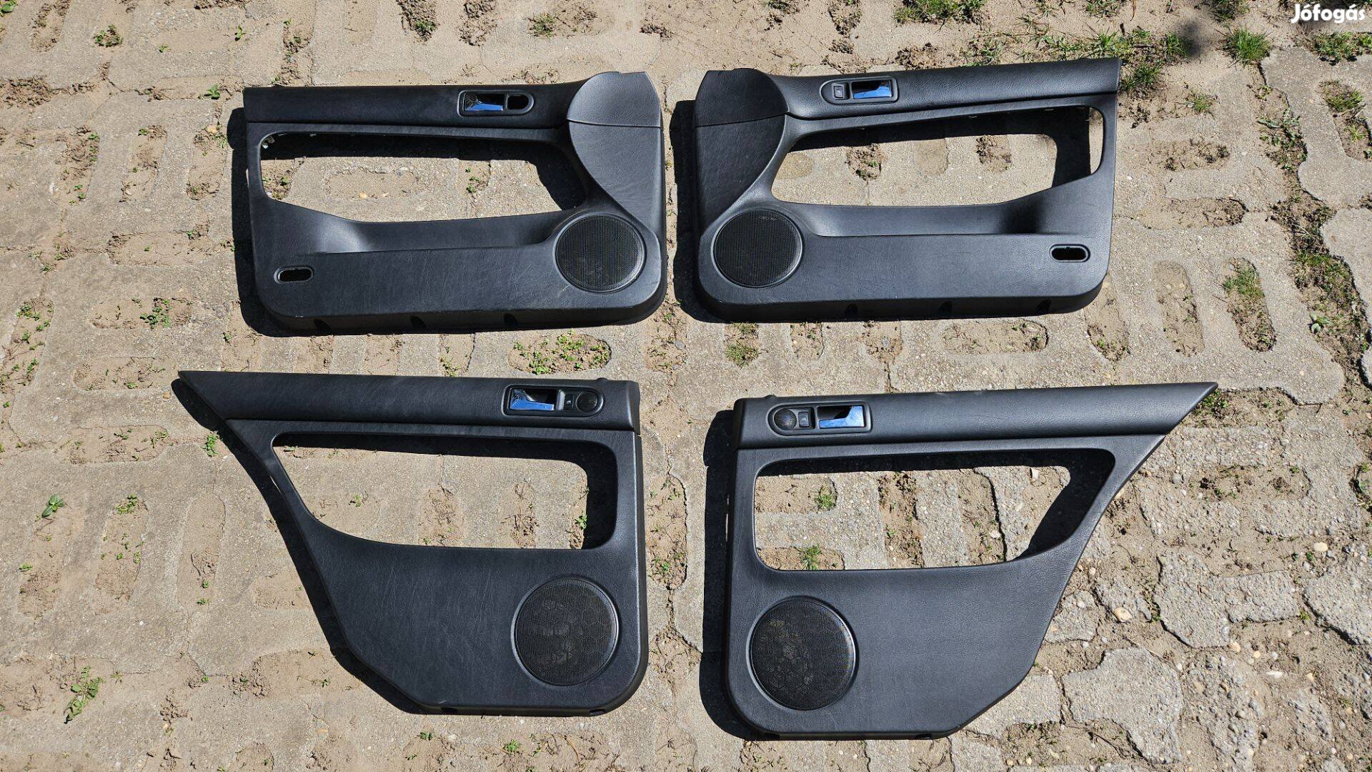 Volkswagen Golf 4 ajtókárpit