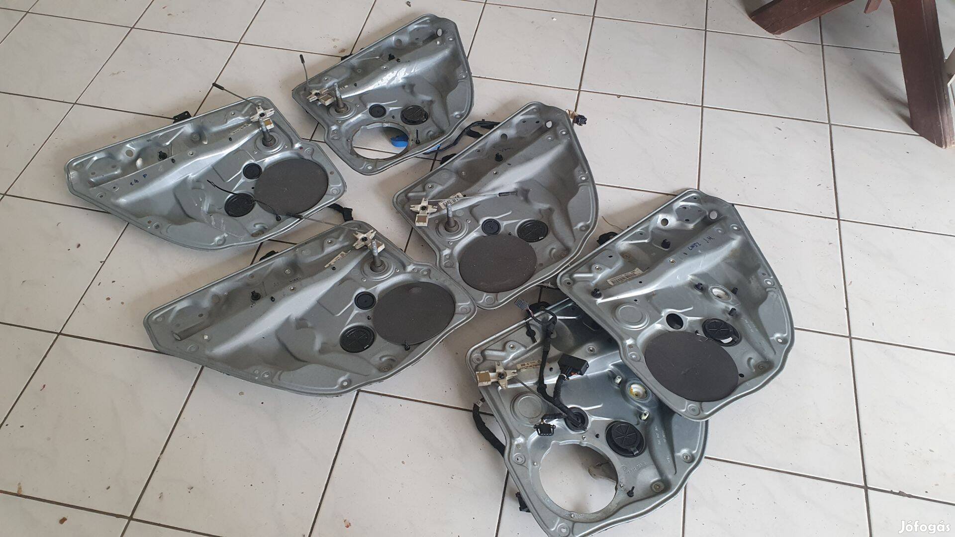 Volkswagen Golf 4 hátsó ablakemelő panel