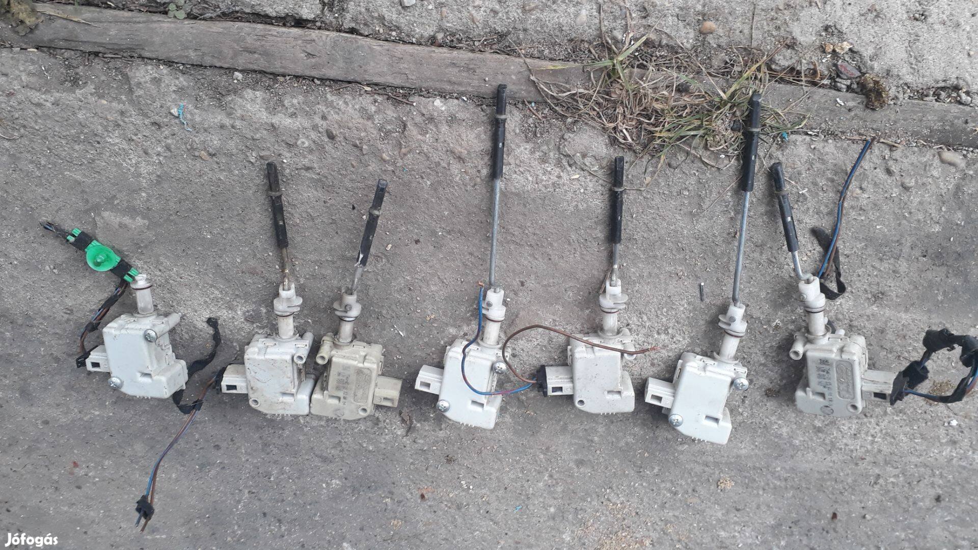 Volkswagen Golf 4 üzemanyag tank ajtó nyitó
