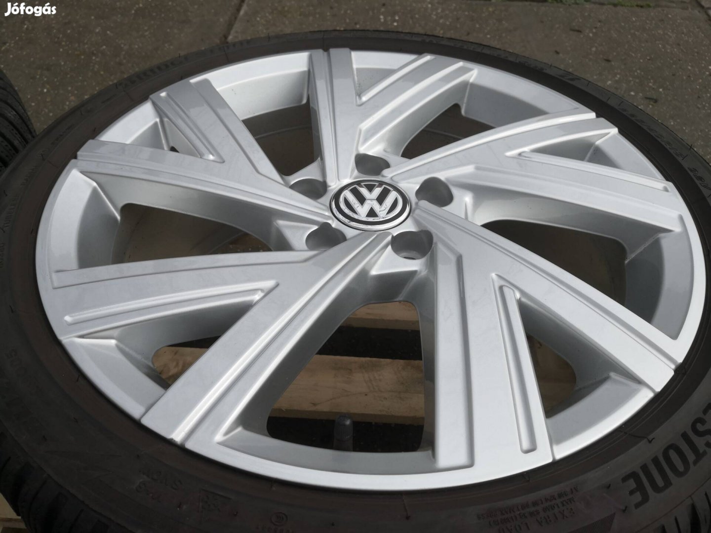Volkswagen Golf 8 "Bergamo" 18-as gyári alukerék