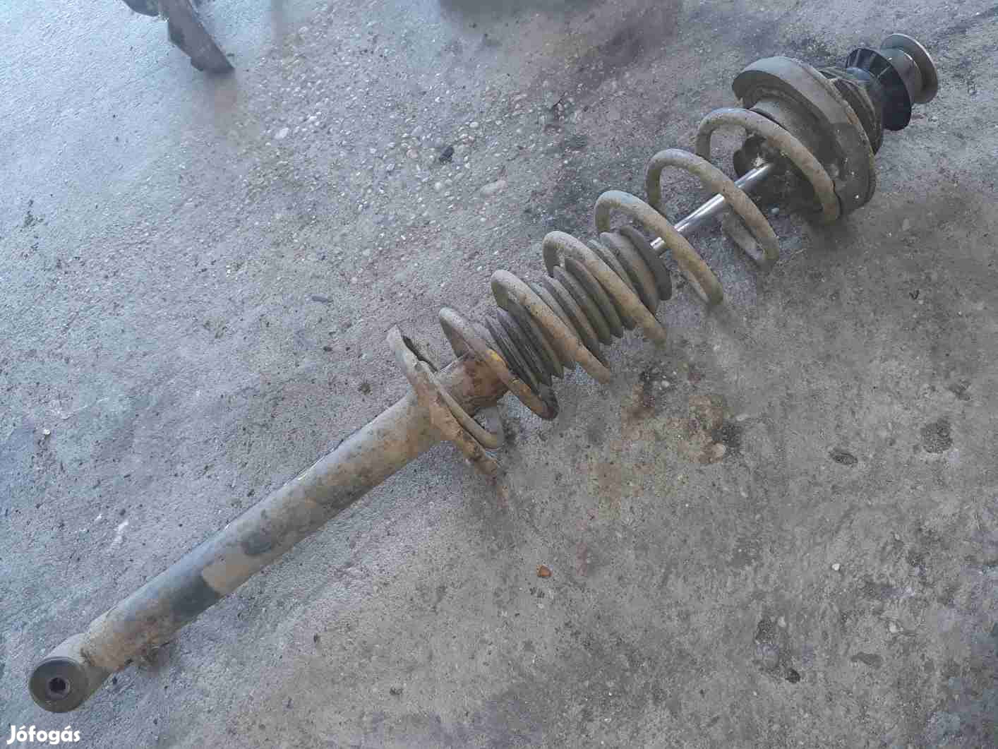 Volkswagen Golf III Hátsó Lengéscsillapító Rugó