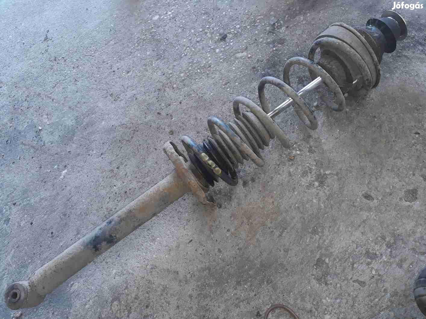 Volkswagen Golf III Hátsó Lengéscsillapító Rugó