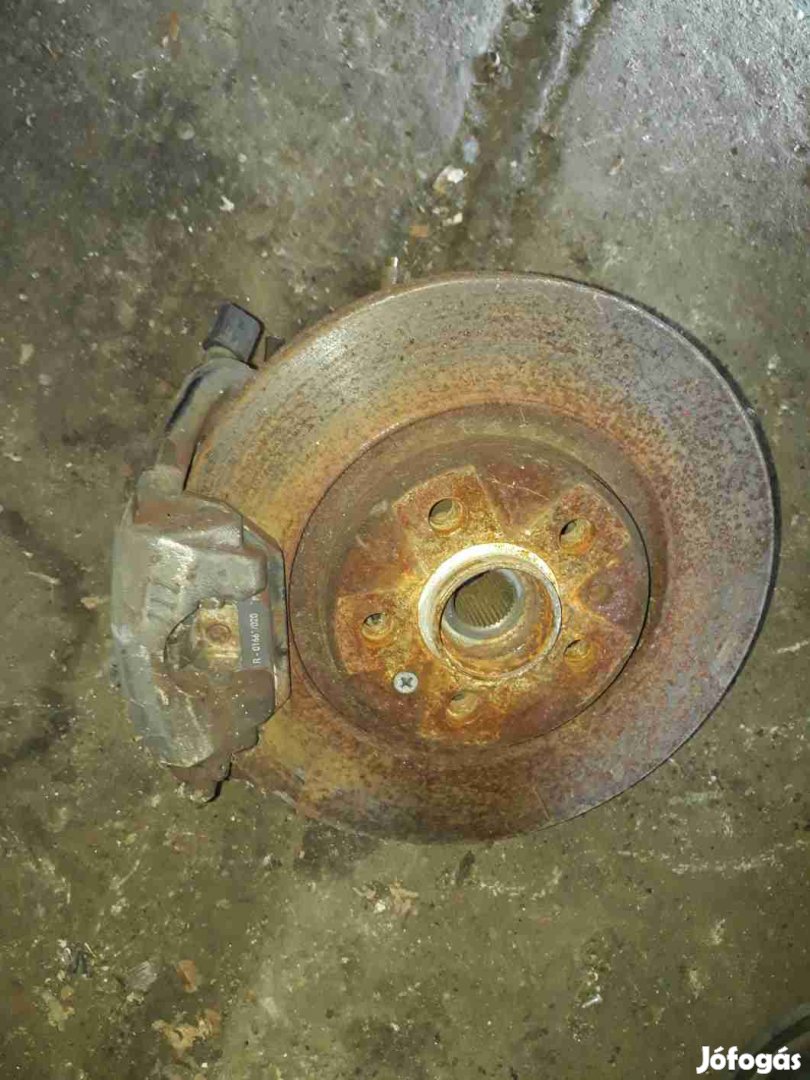 Volkswagen Golf IV Bal Első Csonkállvány Kerékaggyal