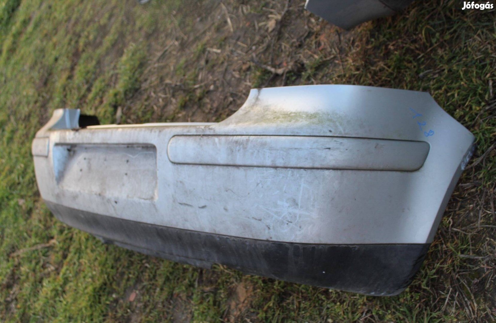 Volkswagen Golf IV hátsó lökhárító (128)