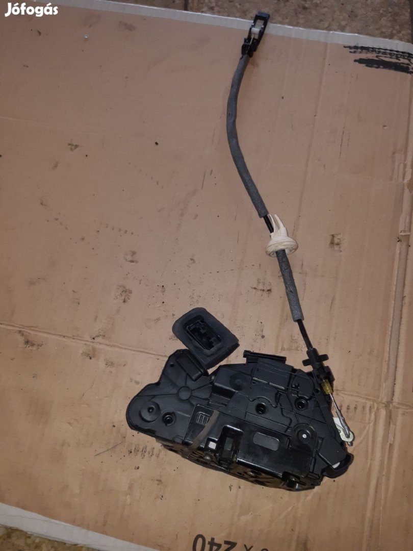 Volkswagen Golf VII Bal Első Ajtó Zárszerkezet Központizár