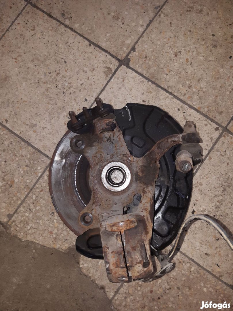 Volkswagen Golf VII Bal Első Csonkállvány Kerékaggyal ABS