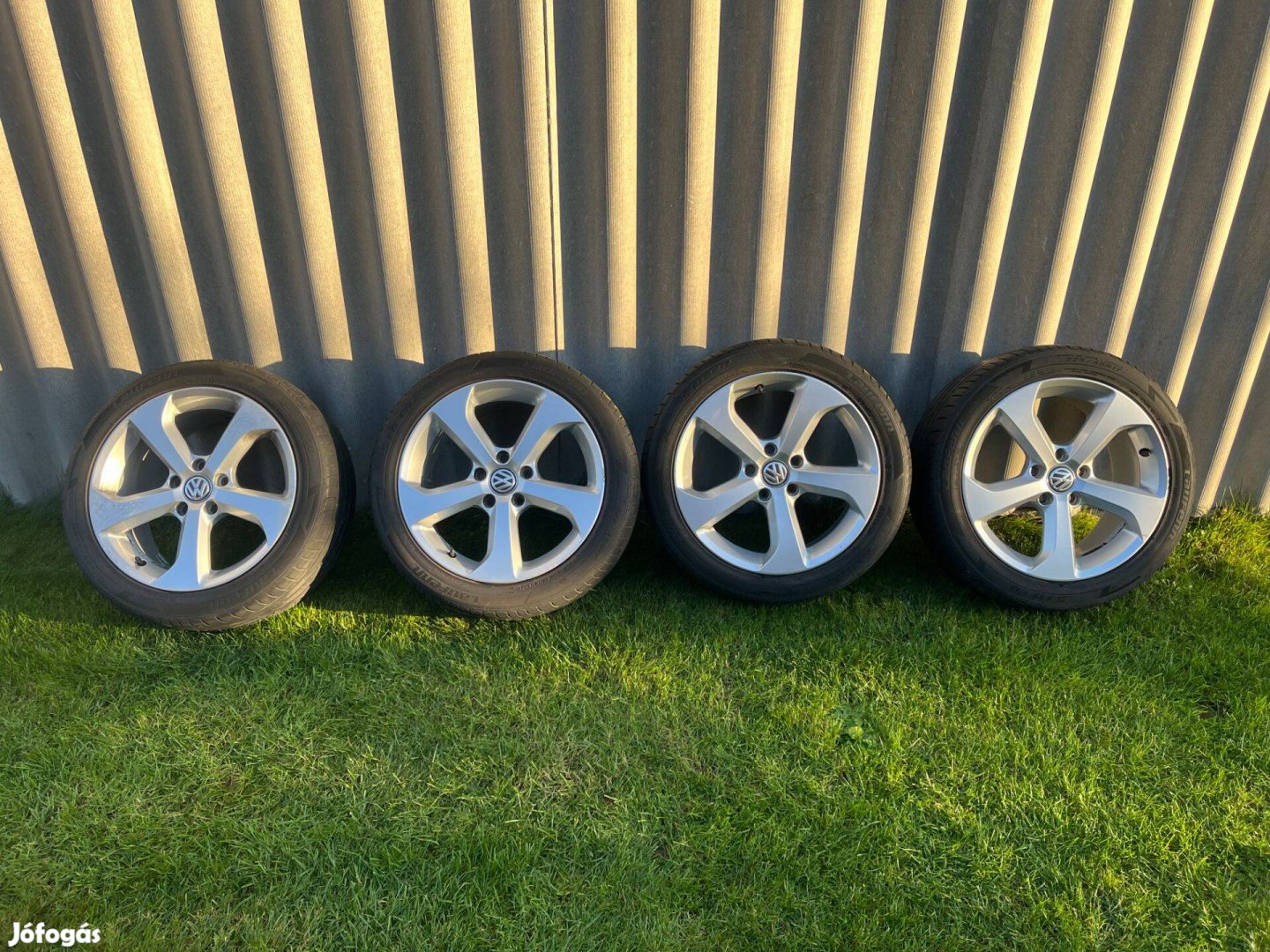 Volkswagen Golf VII alufelni nyárigumival 17col