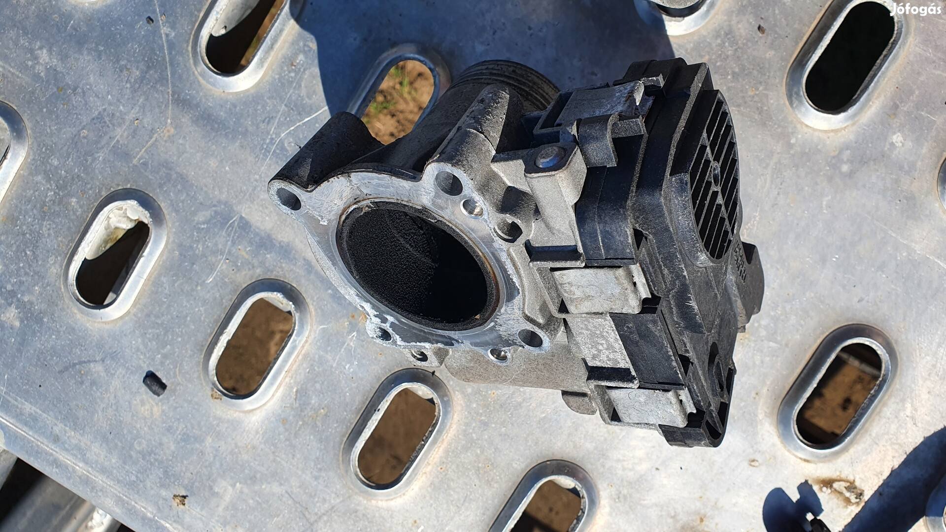 Volkswagen Golf V 1,4-es benzines fojtószelep eladó kitűnő állapotban 