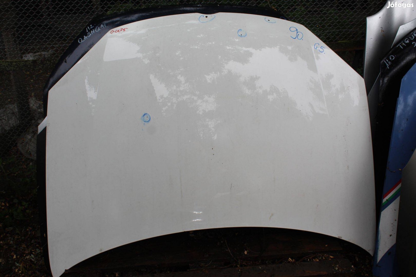 Volkswagen Golf V 2003-2013 motorháztető (90)