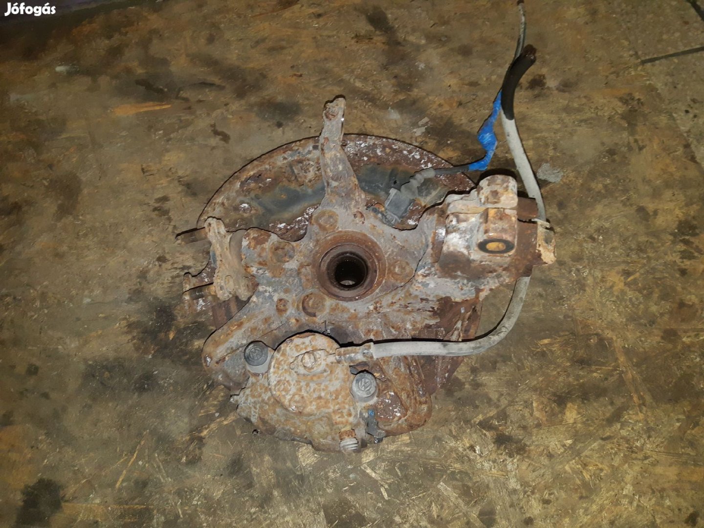 Volkswagen Golf V Bal Első Csonkállvány Kerékaggyal