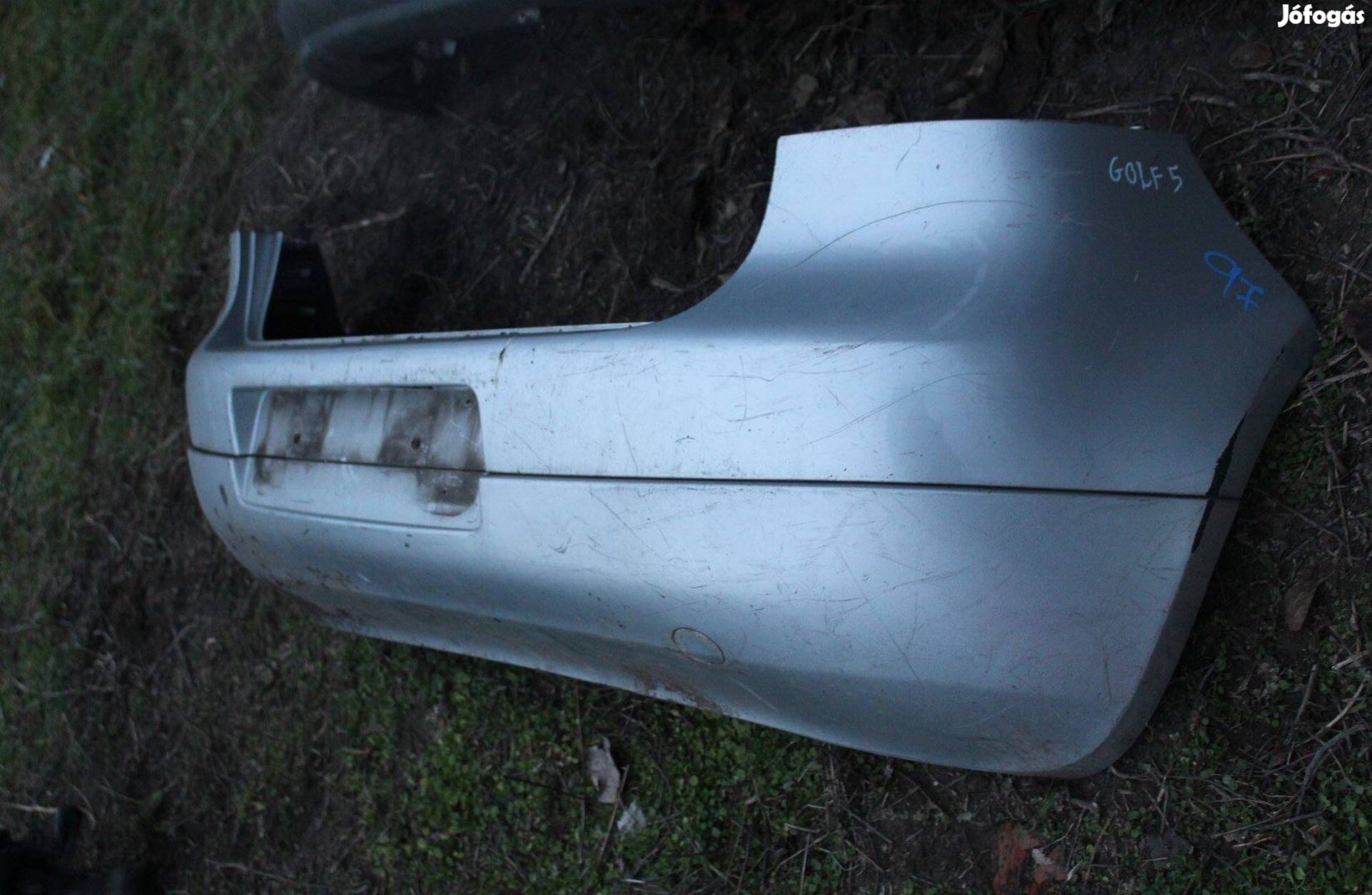 Volkswagen Golf V Hátsó lökháritó. (97)