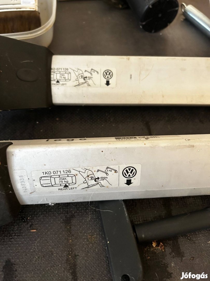Volkswagen Golf V gyári tetőtartó