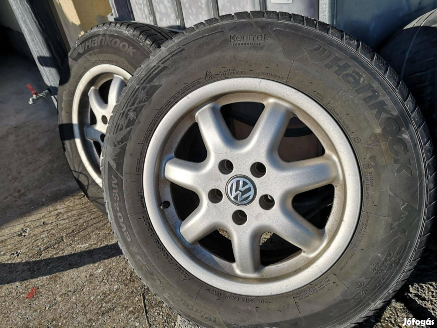 Volkswagen Gyári Könnyűfém Felni Téligumival 215/70 R16