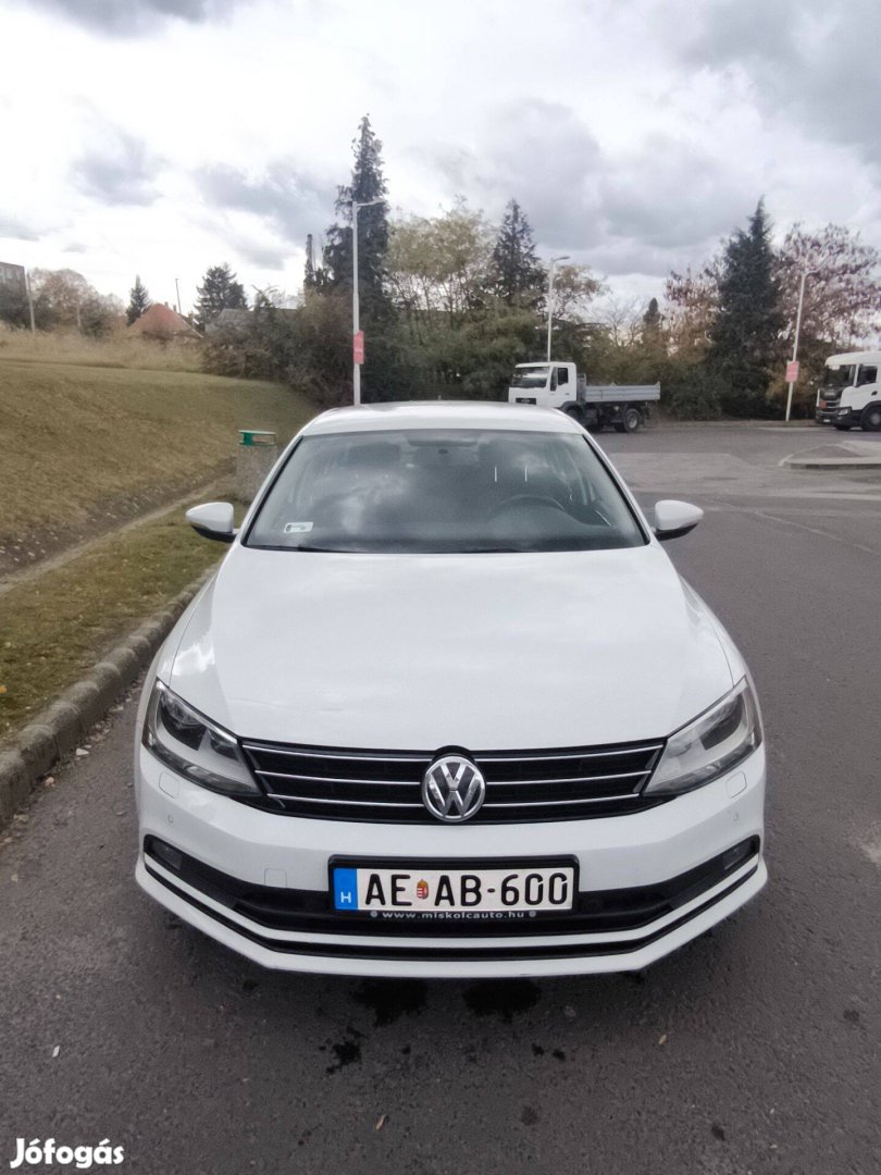 Volkswagen Jetta 2.0 DSG váltós személygépkocsi