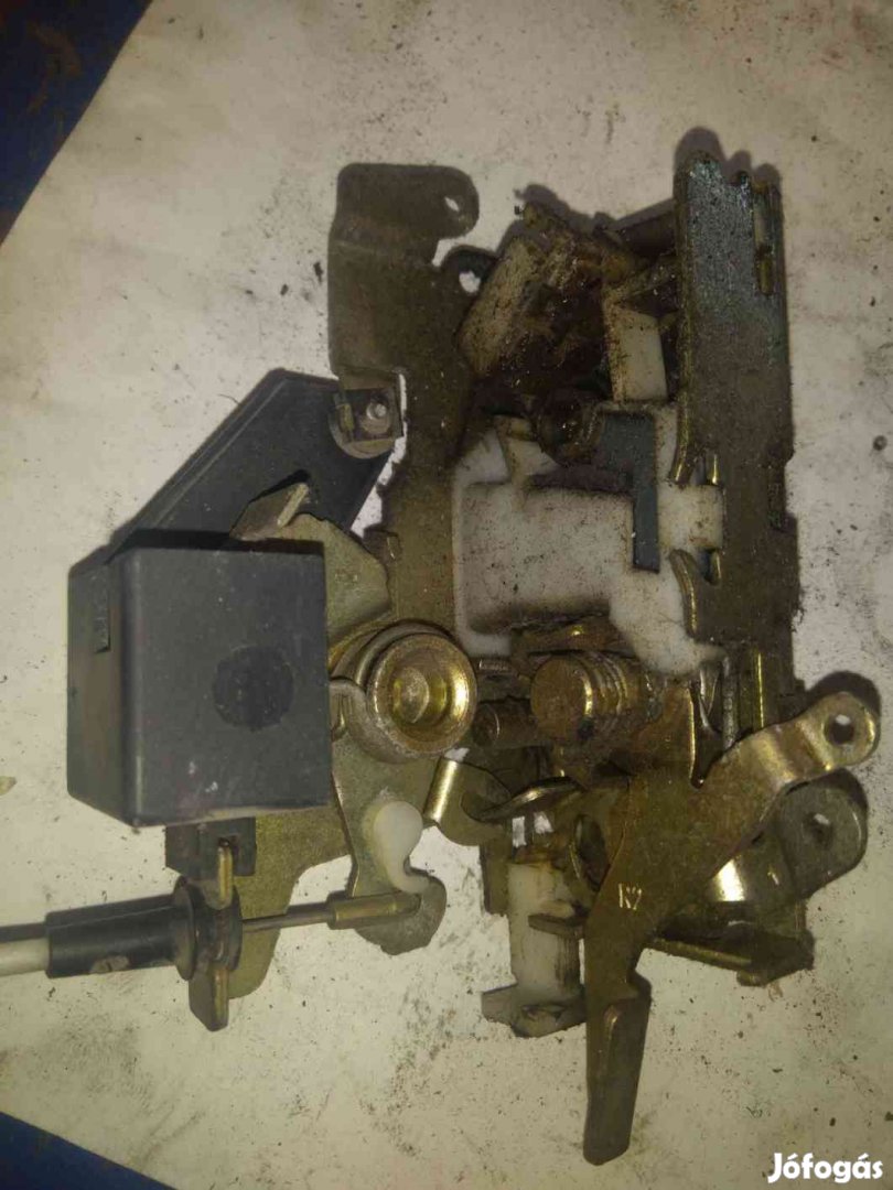 Volkswagen LT 35 Jobb Első Ajtó Zárszerkezet