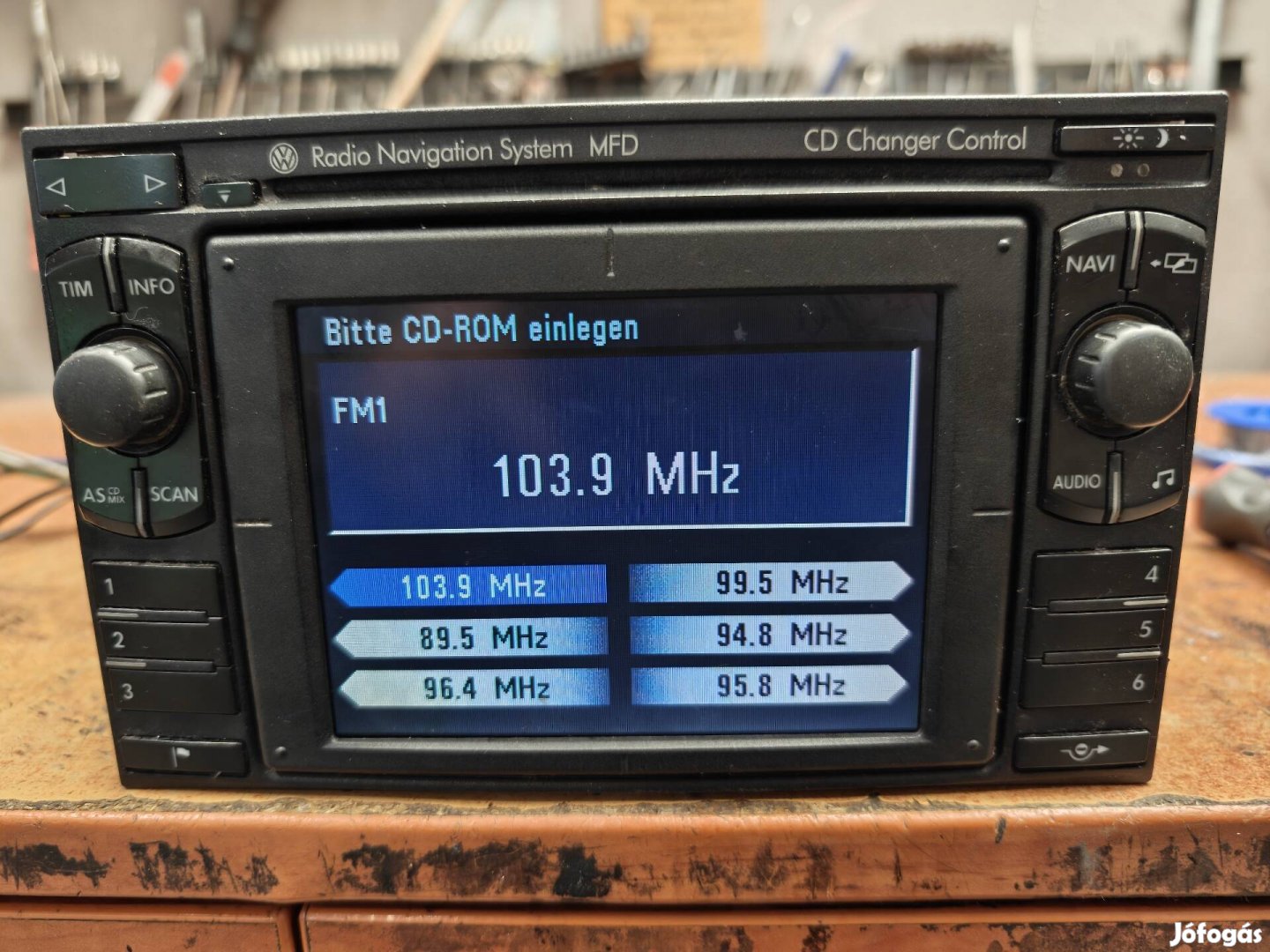Volkswagen MFD autórádió kóddal.