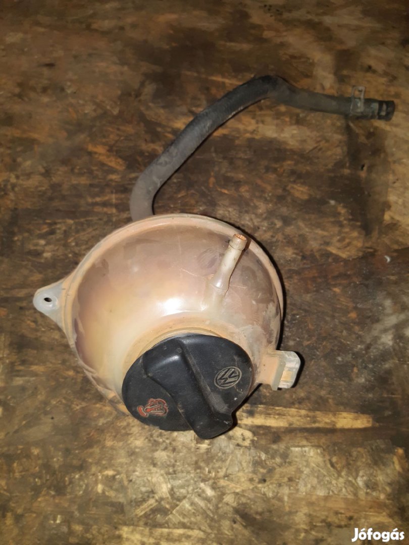 Volkswagen Passat B4 Kiegyenlítő Tartály