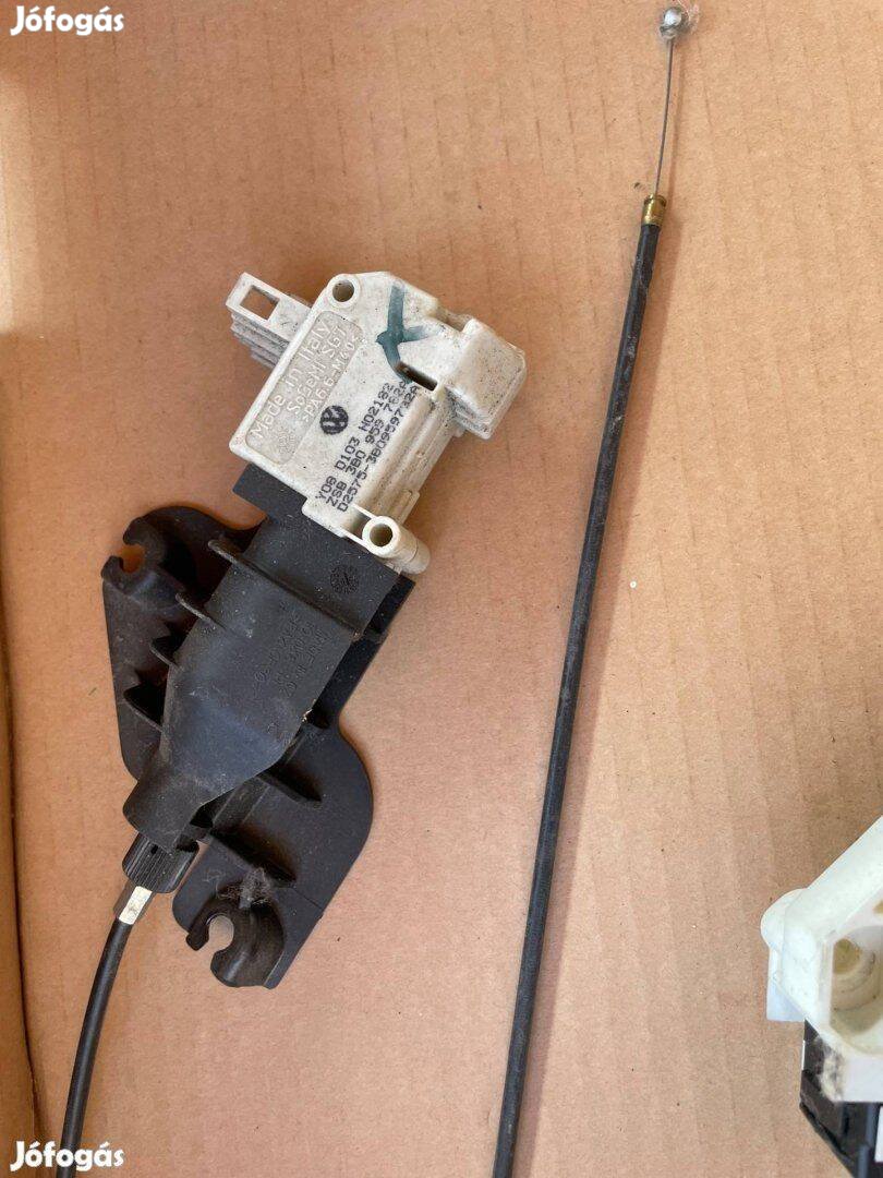 Volkswagen Passat B5 96-00 csomagtér központi zár vezérlő 3B0 959 782A