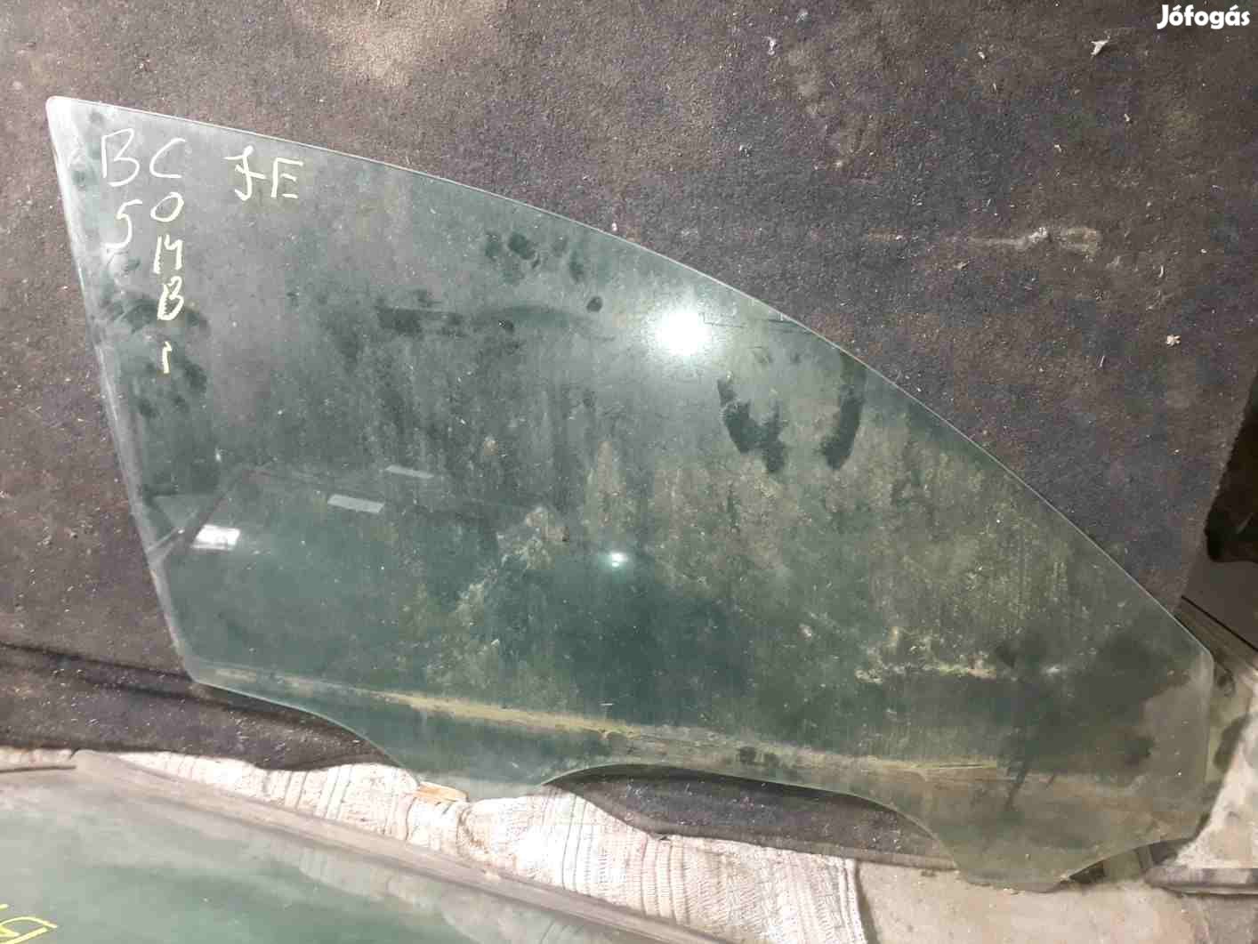 Volkswagen Passat B5 96-05 Jobb Első Lejáró Ablaküveg