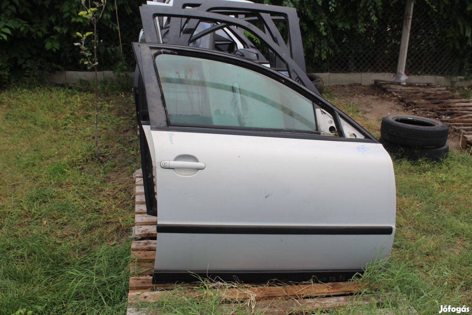 Volkswagen Passat B5 jobb első ajtó komplett (185.)