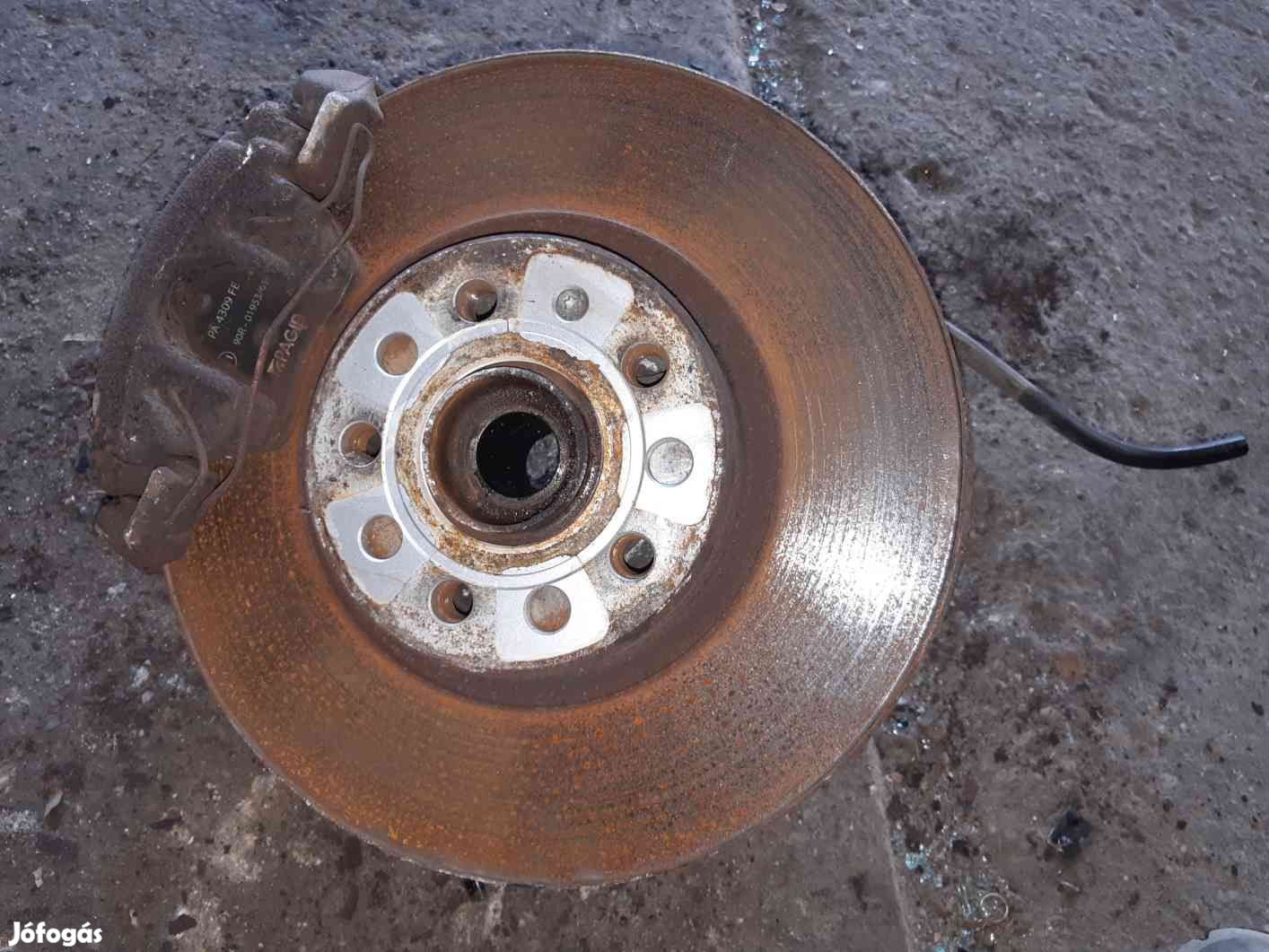 Volkswagen Passat B6 Bal Első Csonkállvány Kerékaggyal