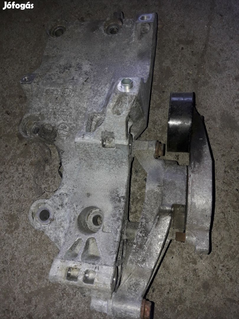 Volkswagen Passat B6 Generátor - Klíma Kompresszor Tartó