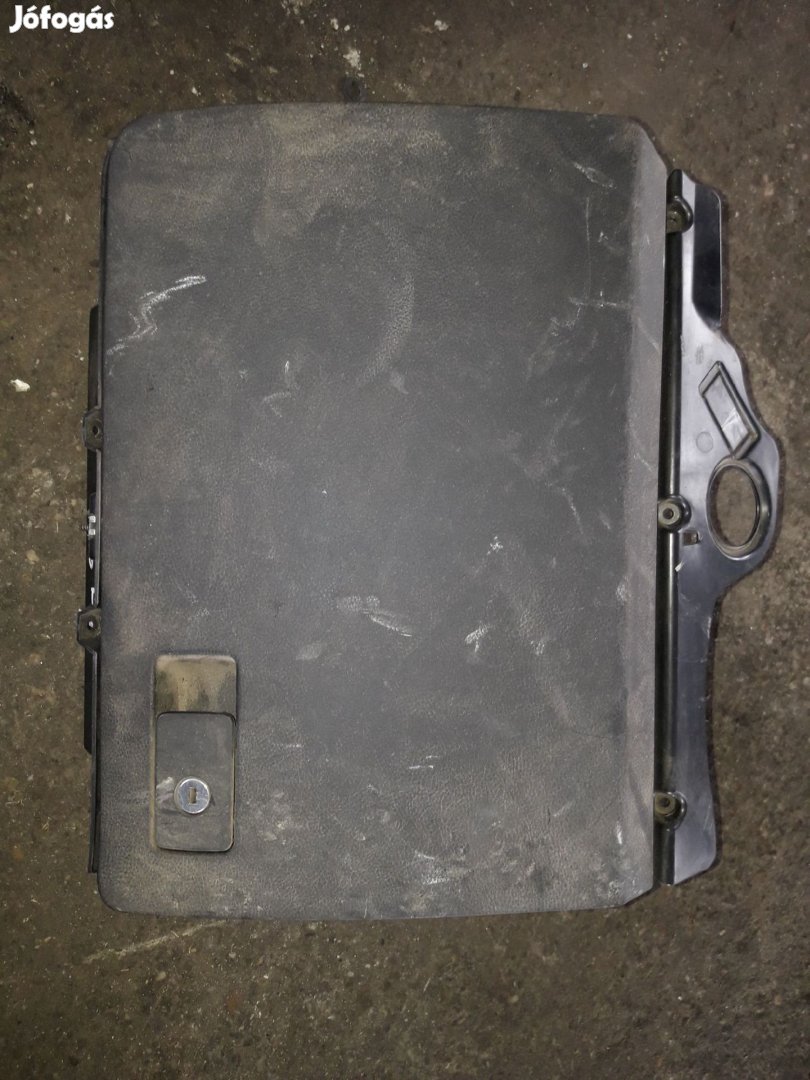 Volkswagen Passat B6 Kesztyűtartó