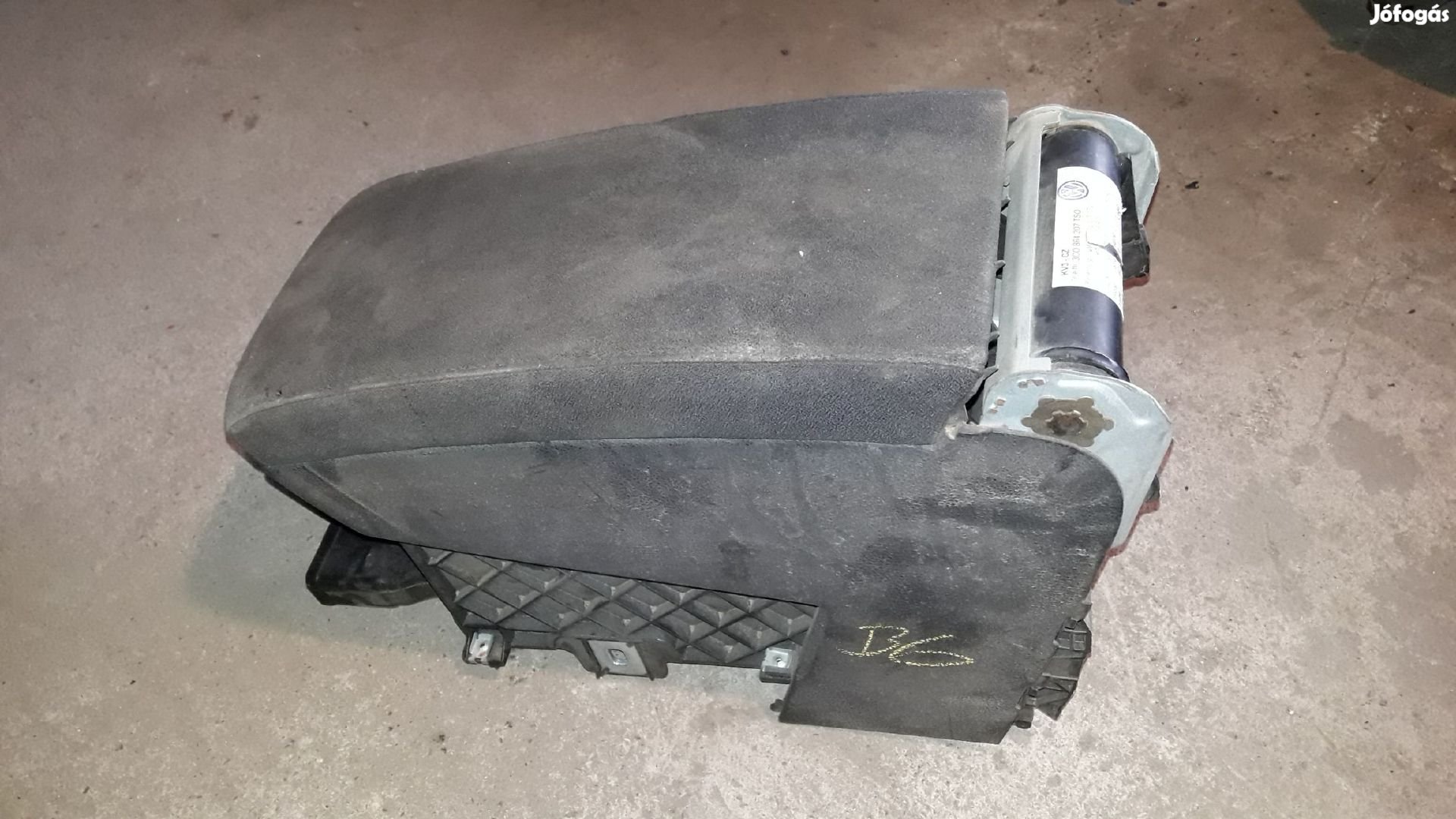 Volkswagen Passat B6 Könyöklő