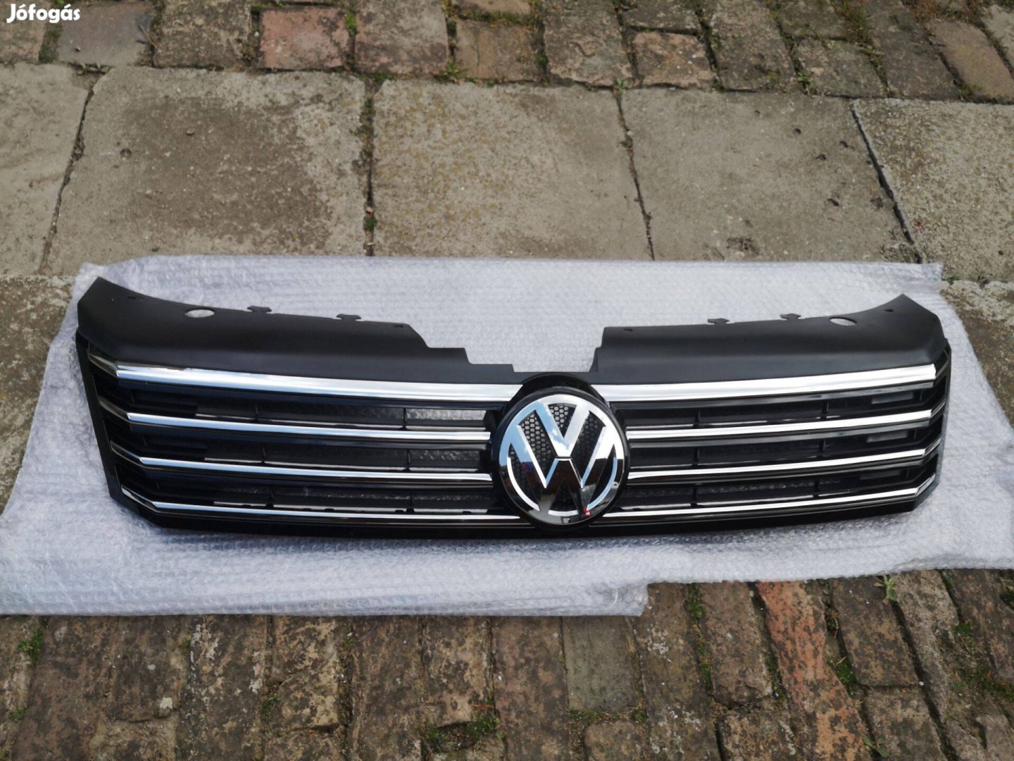 Volkswagen Passat B7 hűtőrács emblémával