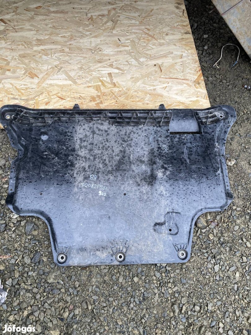 Volkswagen Passat B8 alsó motor burkolat (3Q0825901)