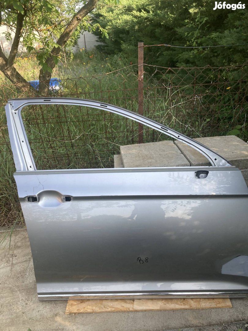 Volkswagen Passat B8 jobb első ajtó krómcsíkkal