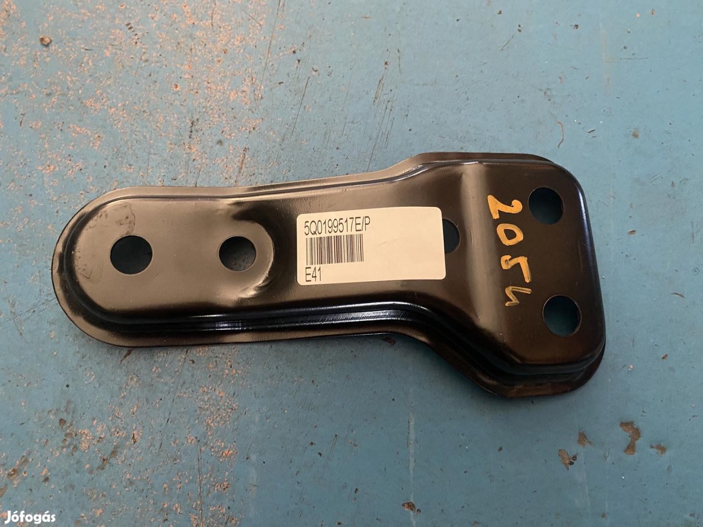 Volkswagen Passat B8 tartólemez 5Q0199517E eladó