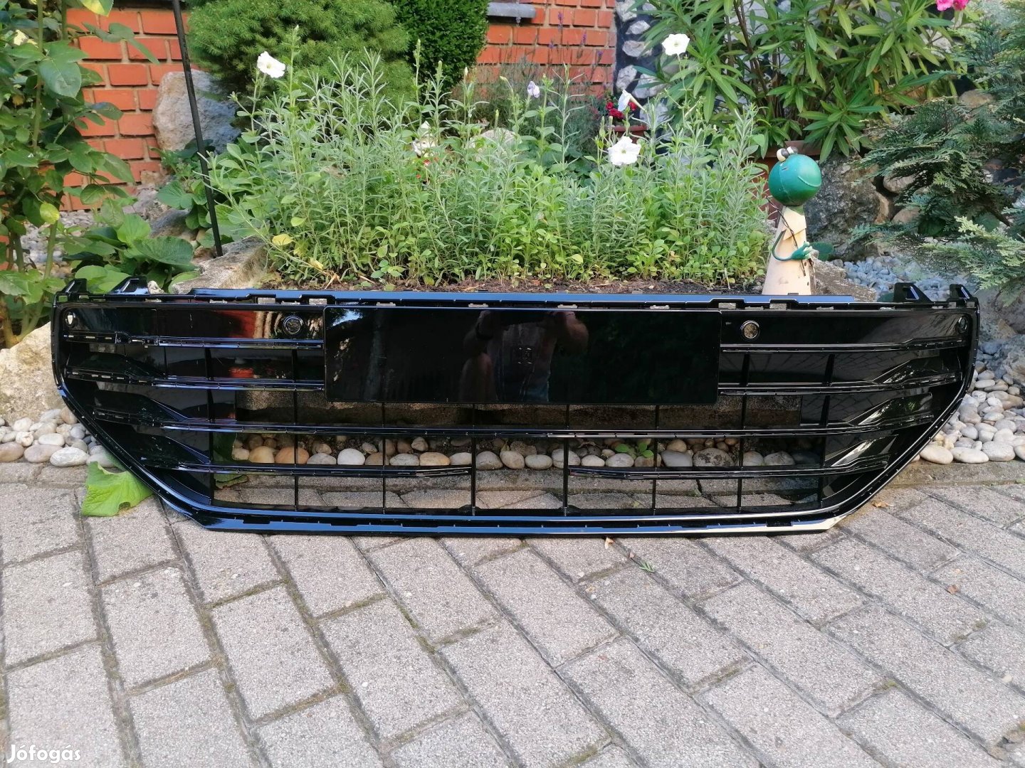 Volkswagen Passat B9 új gyári hűtőrács. 