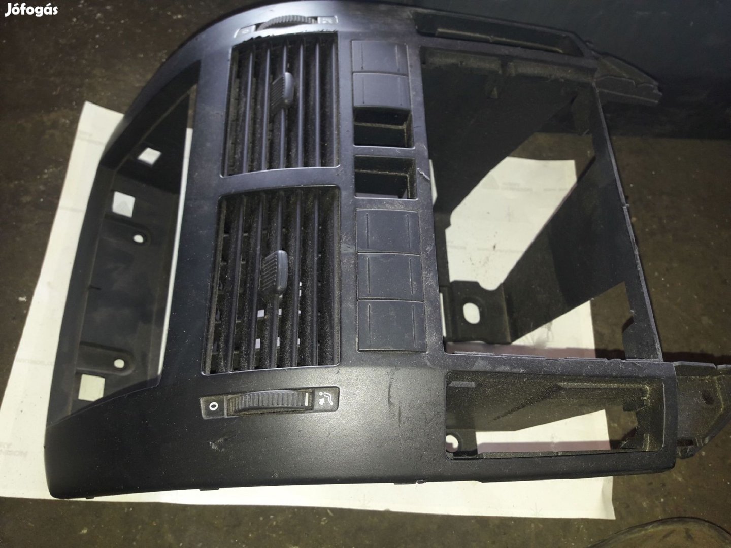 Volkswagen Polo 9N Középkonzol Keret Középső Szellőző