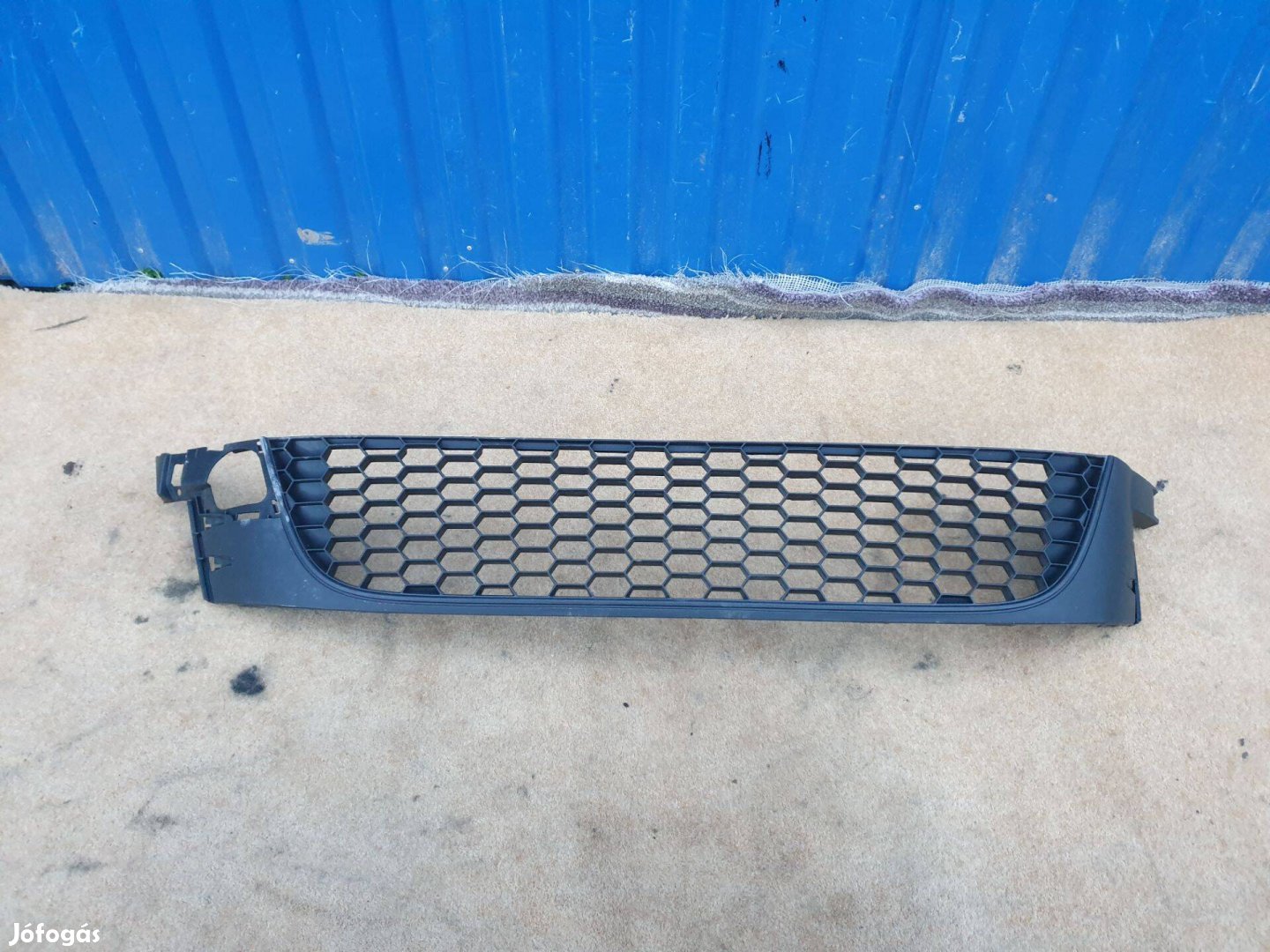 Volkswagen Scirocco III 3 1K8853677 első lökhárító alsó középső rács