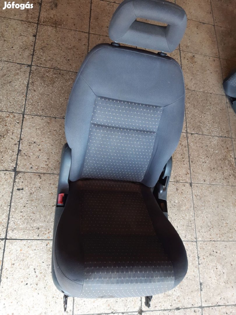 Volkswagen Sharan II Hátsó Középső Ülés